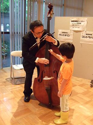 20100710-minna contrabass.JPG